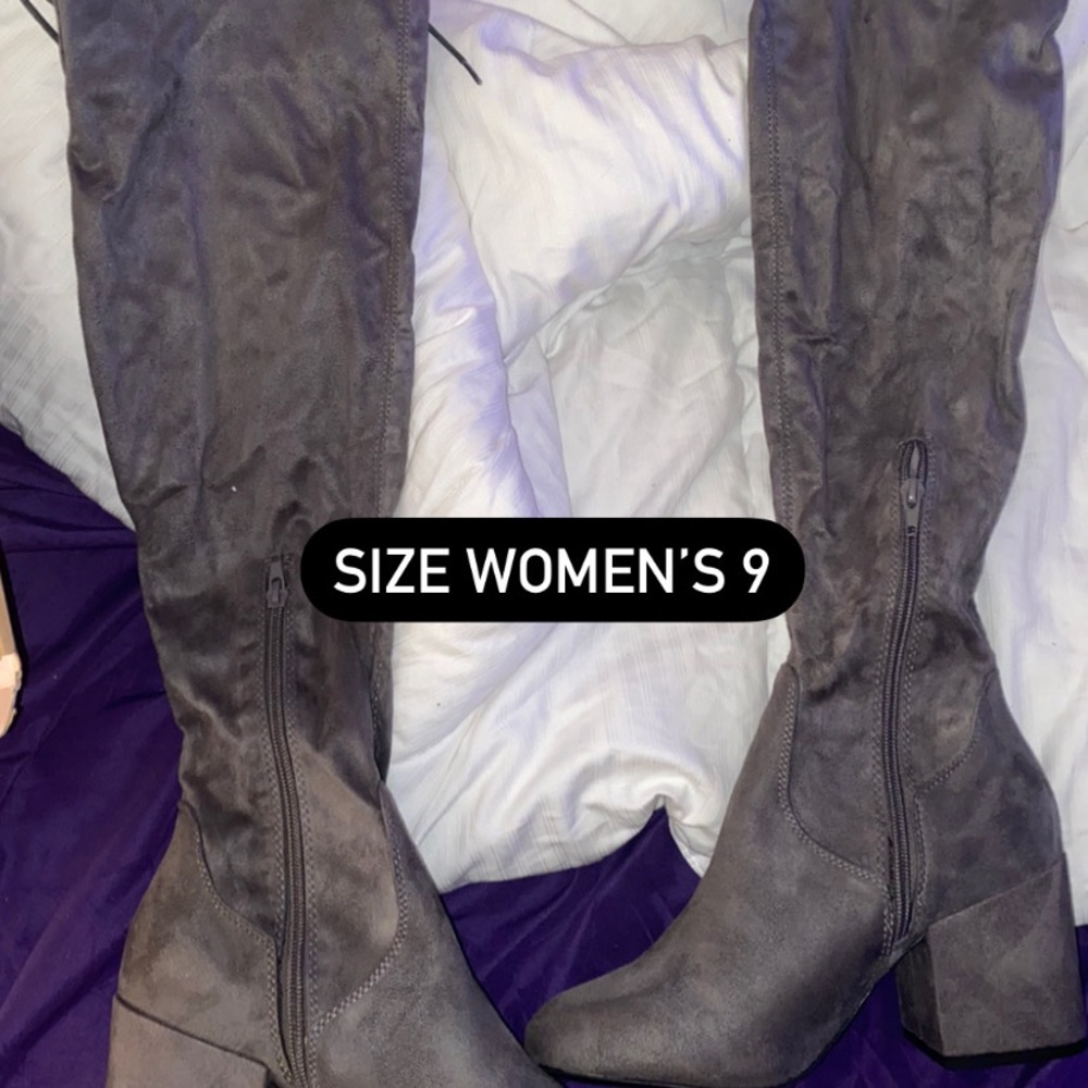 Women’s grey knee high heeled boot size 9